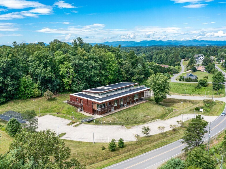 More Photos Of 76 Jupiter Rd, Weaverville Manufacturing For Lease