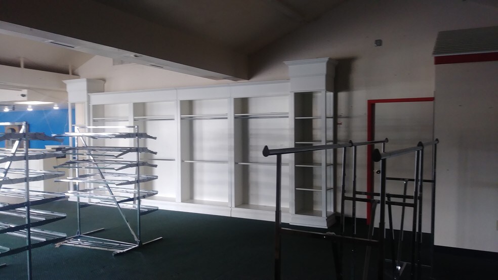 More Photos Of 221 E Brandon Blvd, Brandon Freestanding For Sale