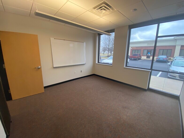 More Photos Of 2143 E Primrose St, Springfield Office For Lease