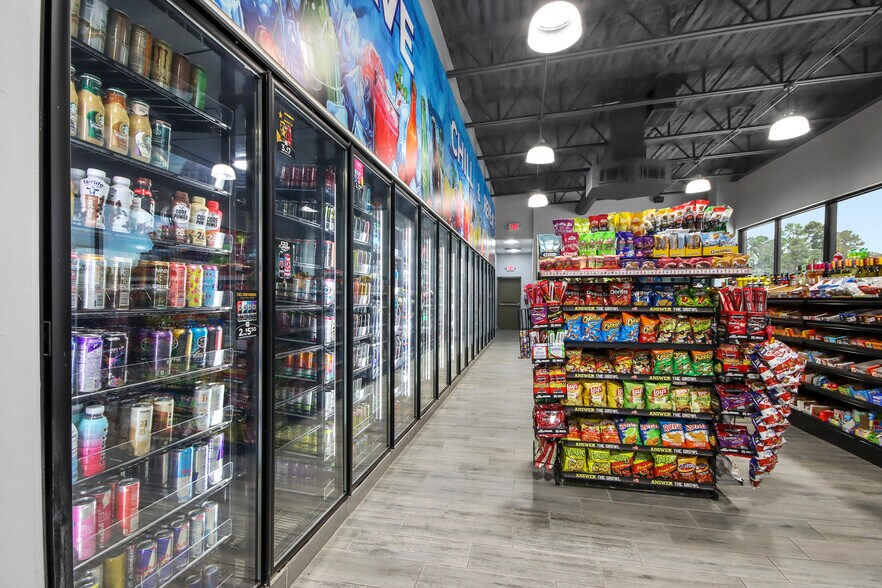 More Photos Of 7434 TX-35, Alvin General Retail For Sale