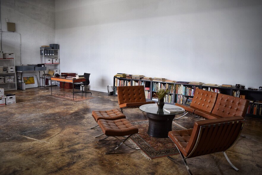 More Photos Of 290 NW 73rd St, Miami Service For Lease