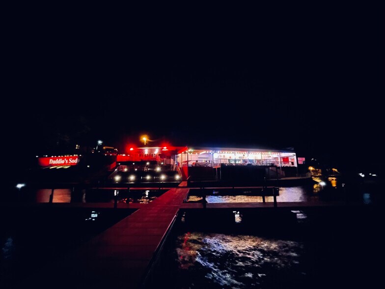 More Photos Of 27485 Cross Ln, Barnett Restaurant For Sale