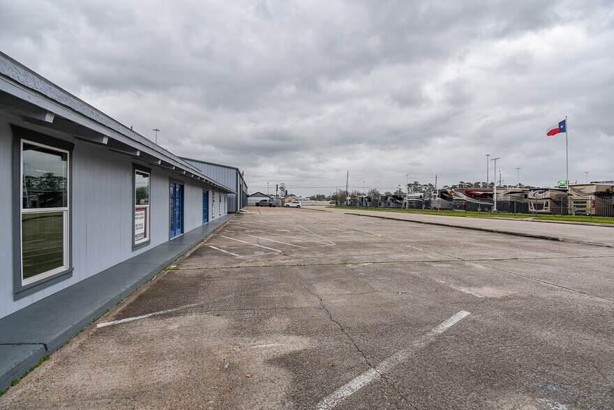 More Photos Of 19419 N Freeway, Spring Freestanding For Lease