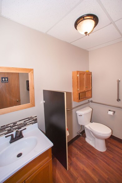 More Photos Of 8980 Hickman Rd, Clive Office For Sale