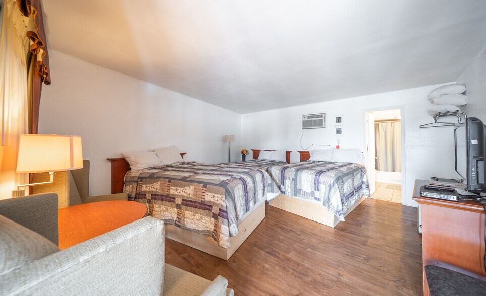 More Photos Of 812 S Bishop Ave, Rolla Hotel For Sale