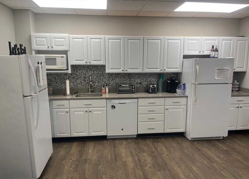 More Photos Of 1751 S Naperville Rd, Wheaton Medical For Sale