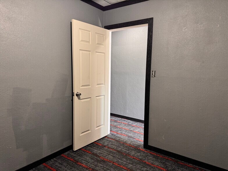 More Photos Of 603 Lake Murray Dr E, Ardmore Flex For Sale