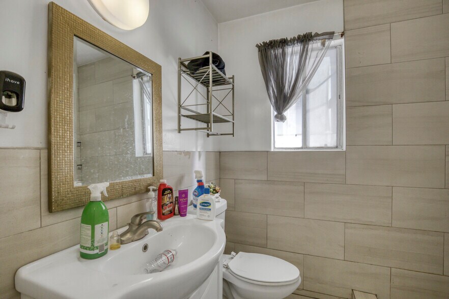 More Photos Of 5447 Blackwelder St, Los Angeles Apartments For Sale