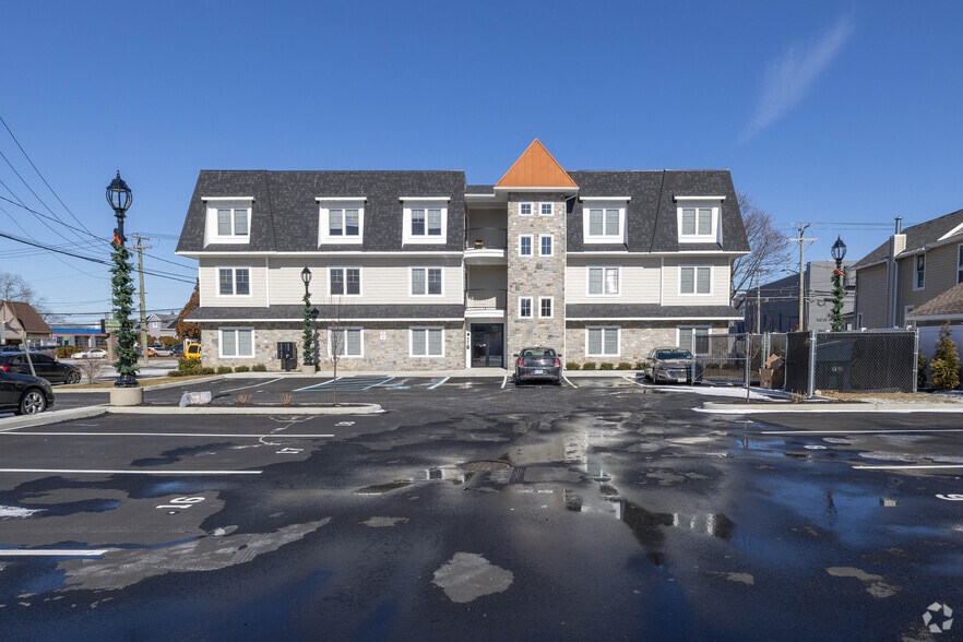 More Photos Of 400 Oak St, Copiague Apartments For Lease