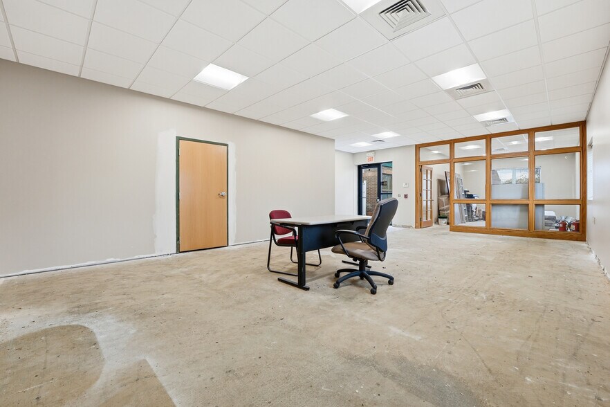 More Photos Of 2873 W Hardies Rd, Gibsonia Office For Lease