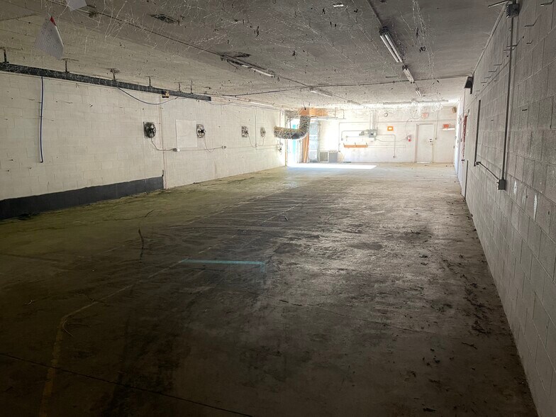 More Photos Of 5309 Rogue River Hwy, Rogue River Warehouse For Sale