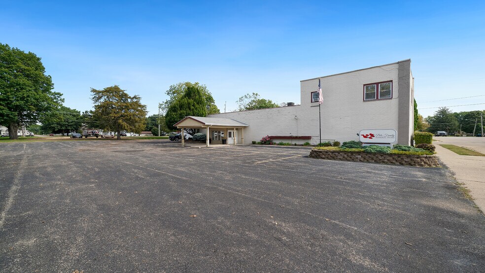 More Photos Of 110 E Dixon St, Polo Specialty For Sale