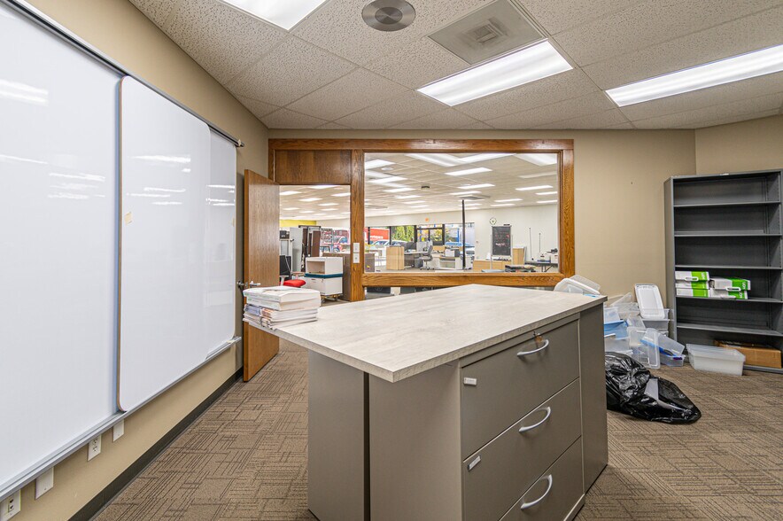 More Photos Of 218 2nd St, Coralville Flex For Sale