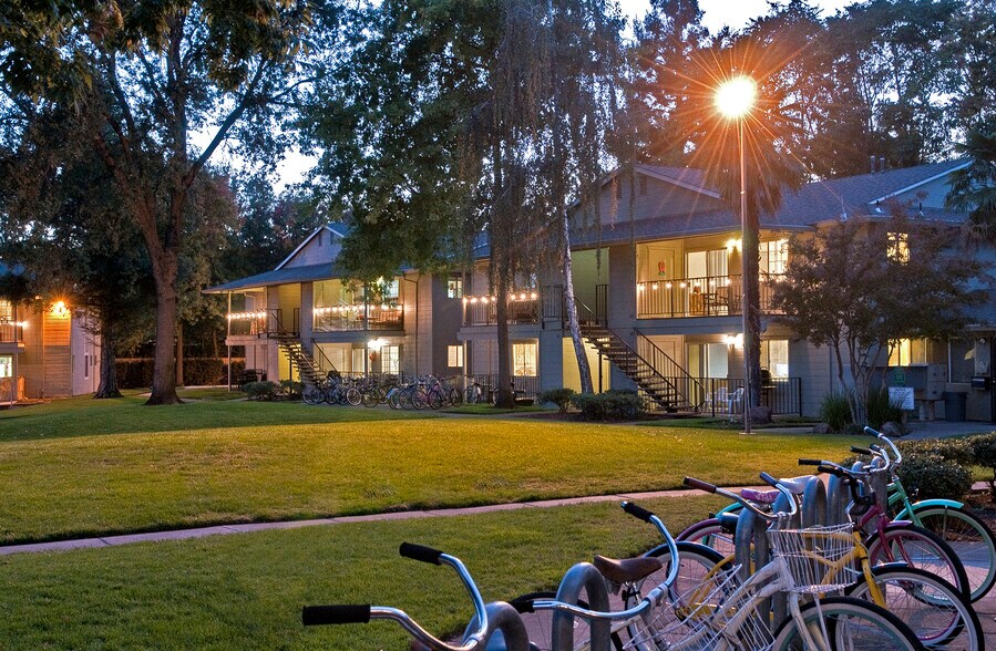 More Photos Of 721 W 11th St, Chico Apartments For Sale