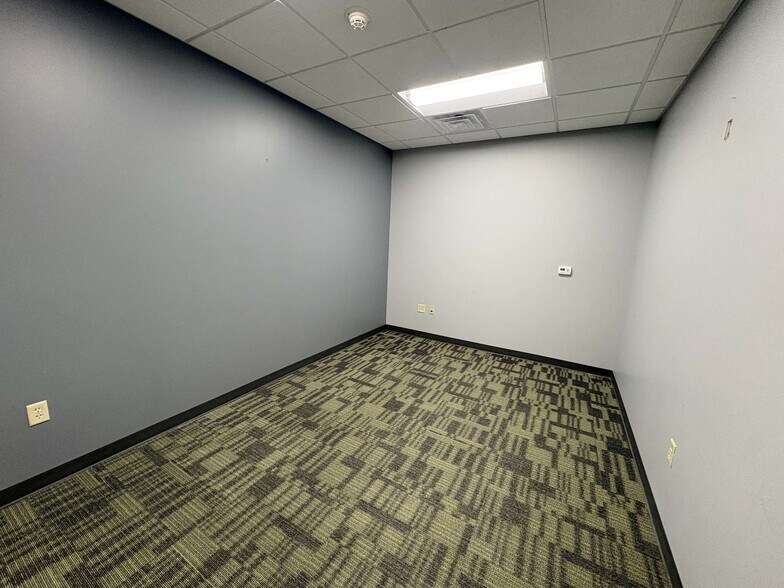More Photos Of 4205 W 53rd St, Sioux Falls Office For Sale