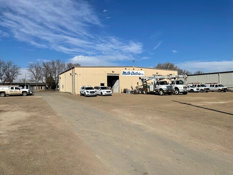More Photos Of 701 E 48th St N, Sioux Falls Service For Sale