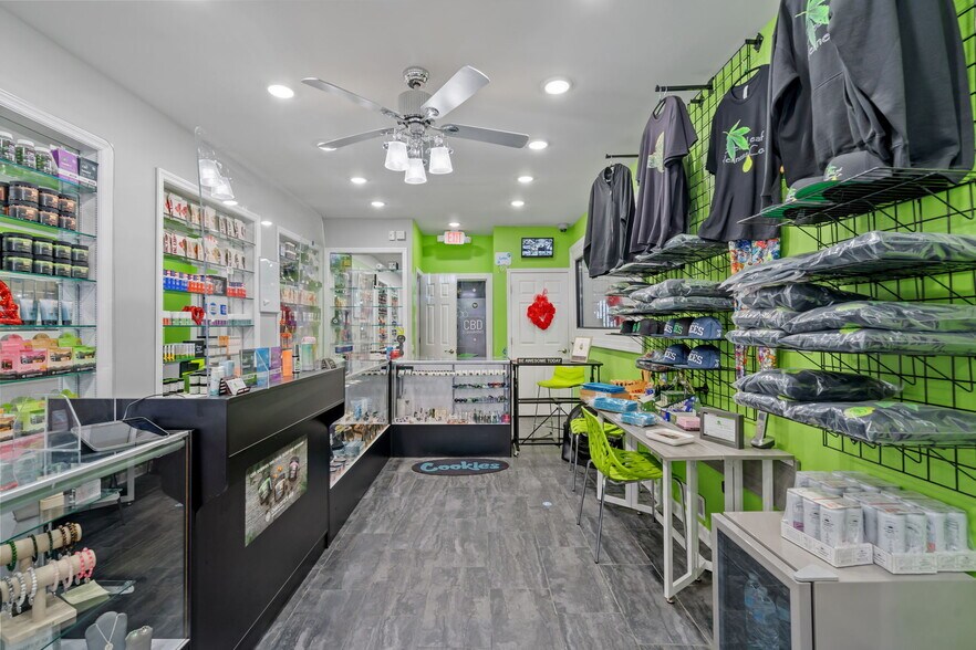 More Photos Of 1624 Union St, Schenectady Freestanding For Lease