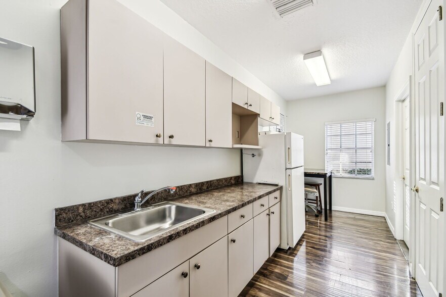 More Photos Of 7720 W Waters Ave, Tampa Office For Lease