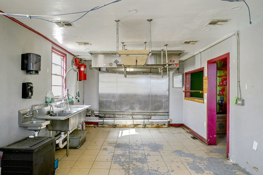 More Photos Of 608 Frenchmen St, New Orleans General Retail For Sale