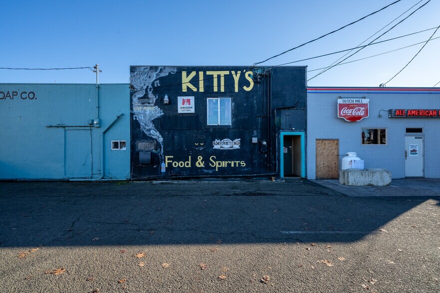 More Photos Of 204 Main Ave, Tillamook Storefront For Sale