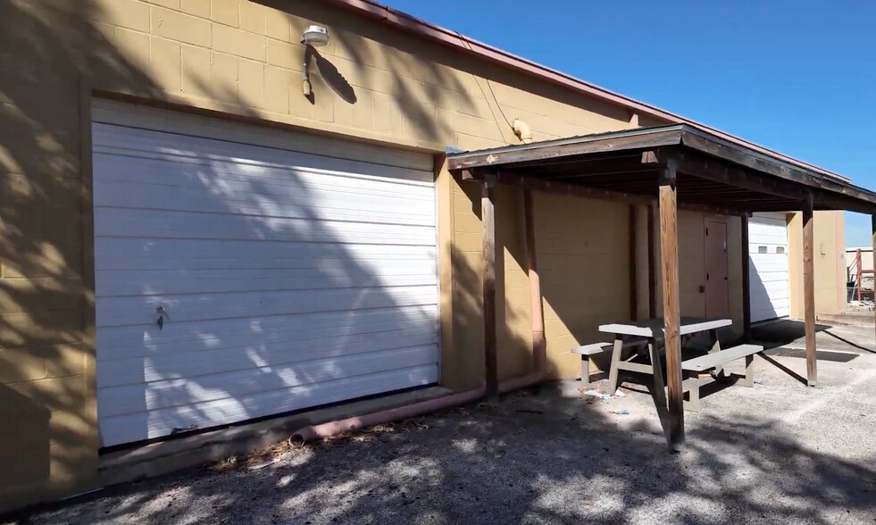 More Photos Of 12106-12108 Radium St, San Antonio Light Manufacturing For Lease