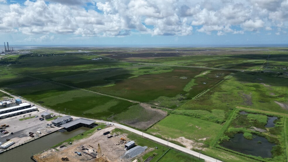 More Photos Of 6500 1st Ave, Sabine Pass Warehouse For Sale