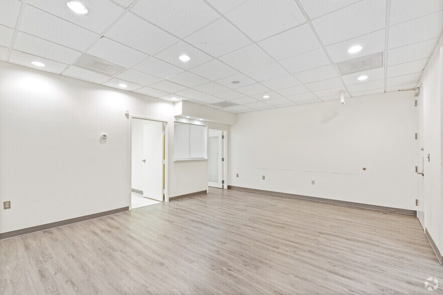 More Photos Of 8233 Old Courthouse Rd, Vienna Medical For Lease