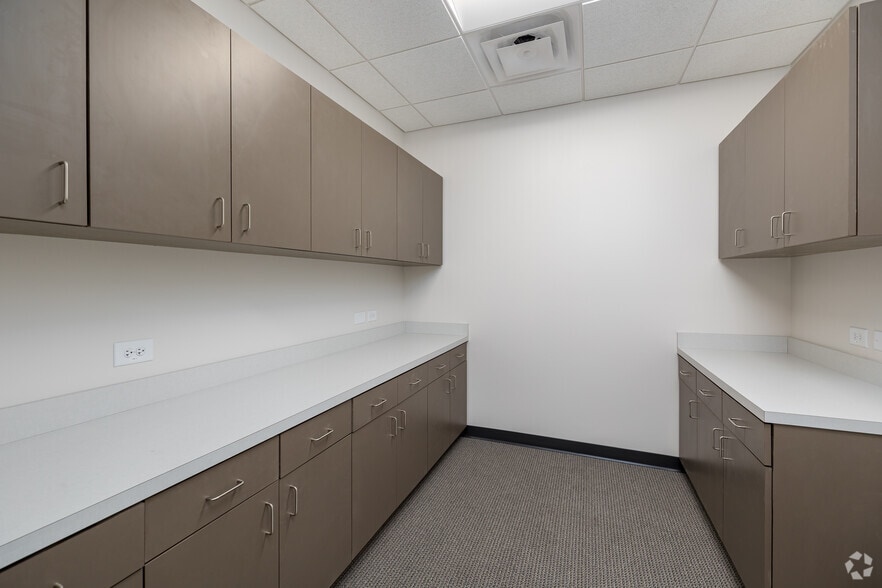 More Photos Of 7995 Bowen Road, Palmetto Distribution For Lease