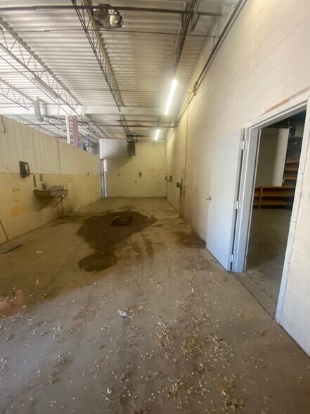 More Photos Of 1301 8th St, Canyon Warehouse For Sale