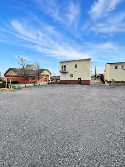 More Photos Of 7544 Holabird Ave, Dundalk Office For Sale