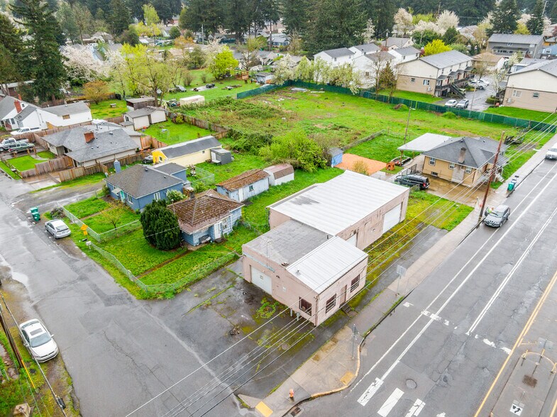 More Photos Of 5002 SE 122nd Ave, Portland Flex For Sale
