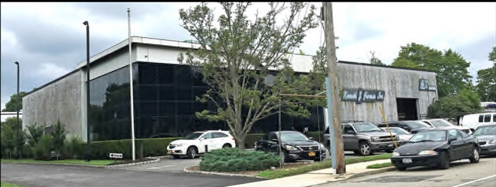 More Photos Of 151 Dixon Ave, Amityville Warehouse For Lease