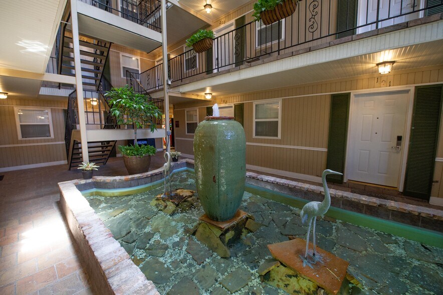 More Photos Of 519 Frenchmen St, New Orleans Hotel For Sale