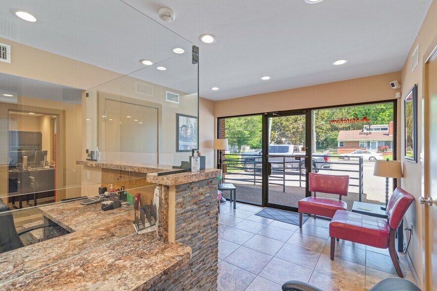 More Photos Of 1326 E Pembroke Ave, Hampton Office For Sale