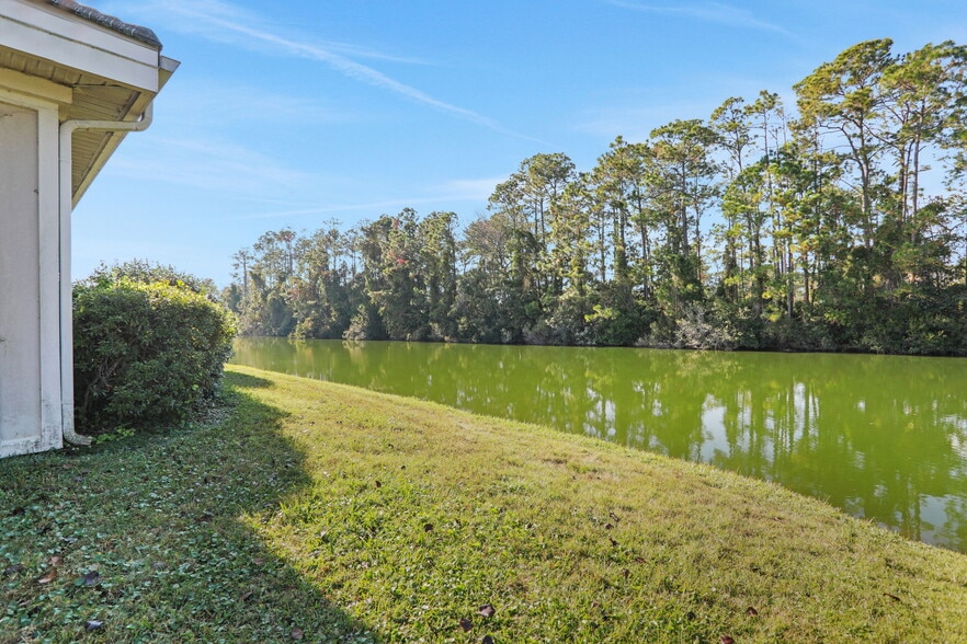 More Photos Of 1540 Business Center Dr, Orange Park Office For Lease