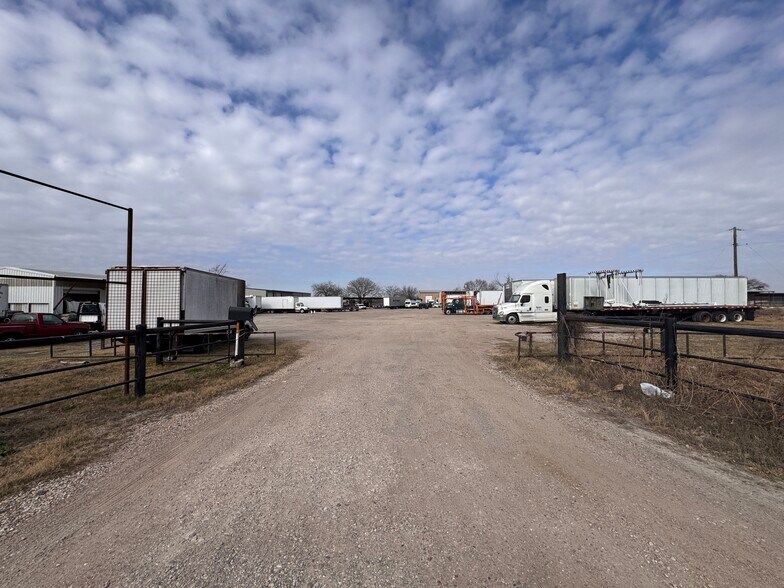 More Photos Of 9701 E Highway 67, Alvarado Service For Sale