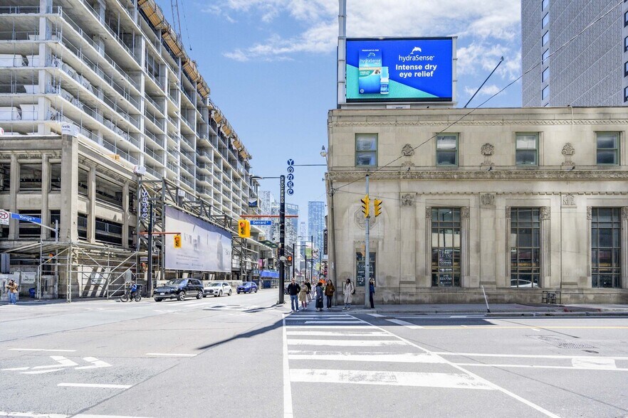 More Photos Of 378 Yonge St, Toronto Storefront Retail Office For Lease