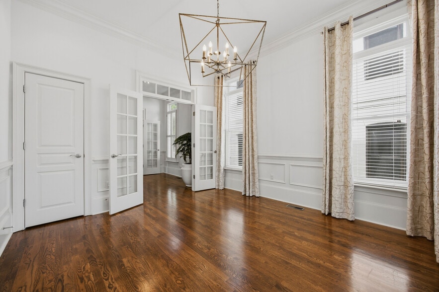 More Photos Of 574 East Ave NE, Atlanta Specialty For Sale