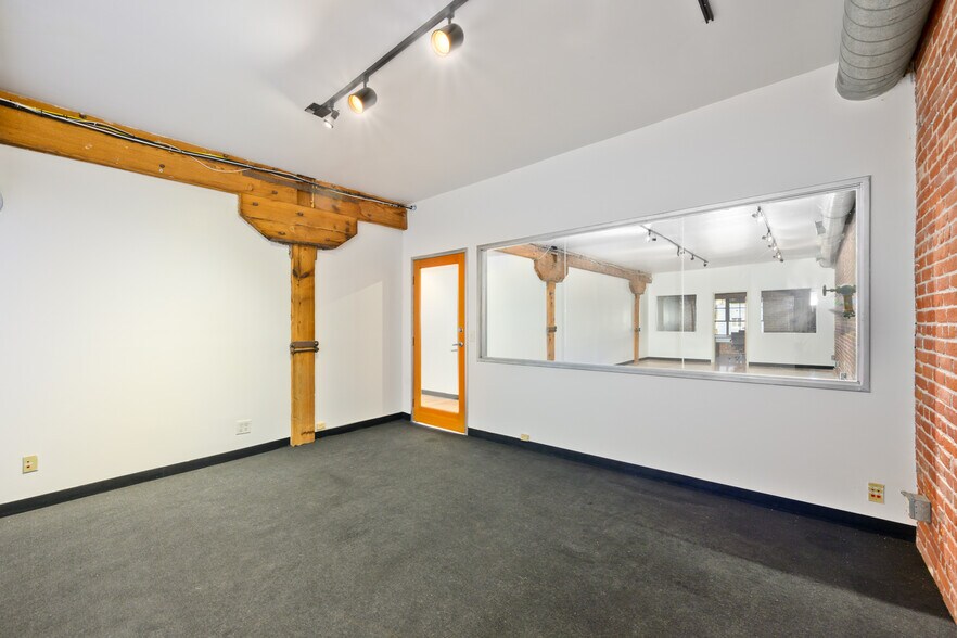 More Photos Of 6161 Santa Monica Blvd, Los Angeles Loft Creative Space For Lease
