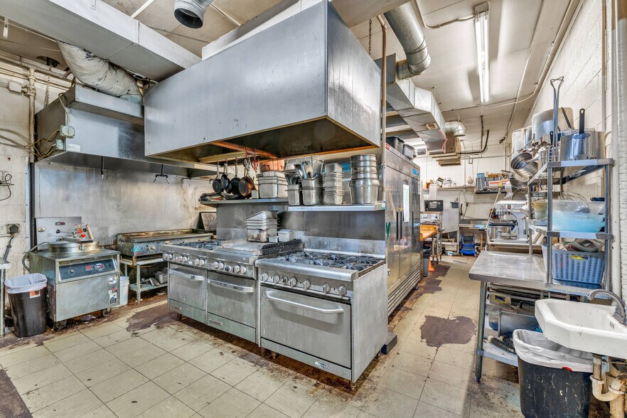 More Photos Of 601 Arizona Ave, Holton General Retail For Sale