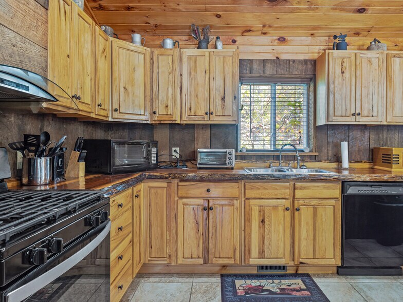 More Photos Of 1640-642 River Rd, Hot Springs Apartments For Sale