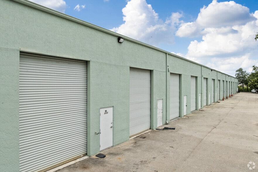 More Photos Of 2155 NW Settle Ave, Port Saint Lucie Warehouse For Lease