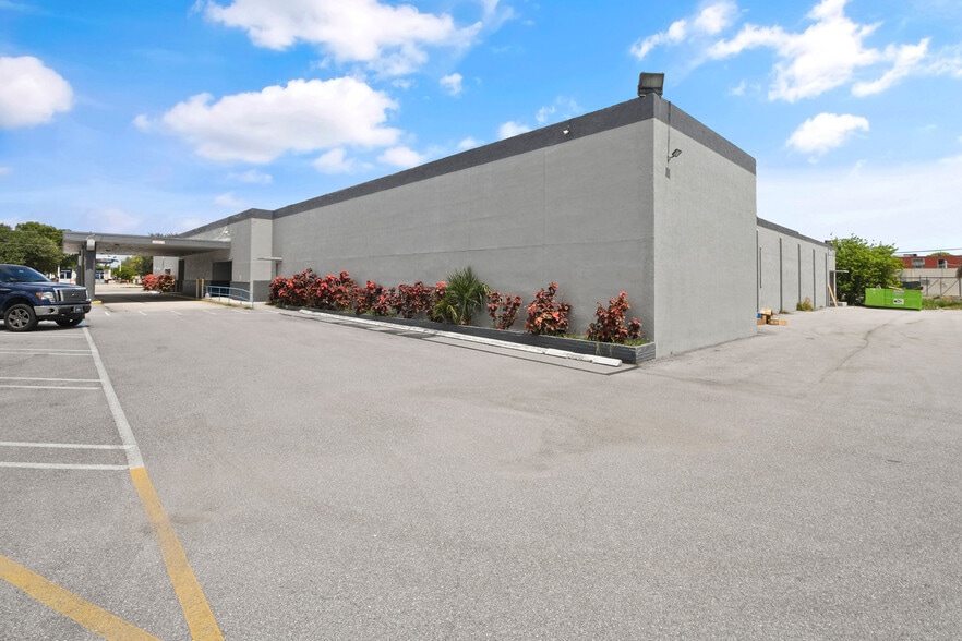 More Photos Of 2500 N Florida Mango Rd, West Palm Beach Freestanding For Sale