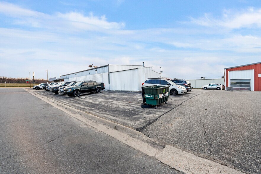 More Photos Of 515 E Wisconsin St, Portage Auto Dealership For Sale