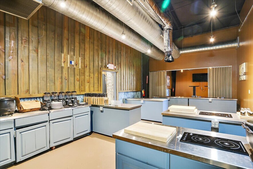 More Photos Of 15 Jackson Cir, Florence Restaurant For Sale