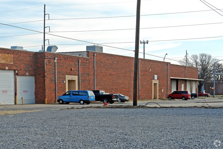 More Photos Of 911 SW 4th St, Oklahoma City Warehouse For Lease
