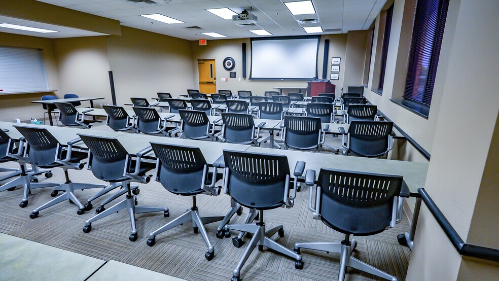 More Photos Of 200 E 10th St, Sioux Falls Office For Lease