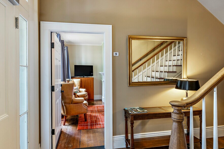 More Photos Of 240 E California St, Jacksonville Hotel For Sale