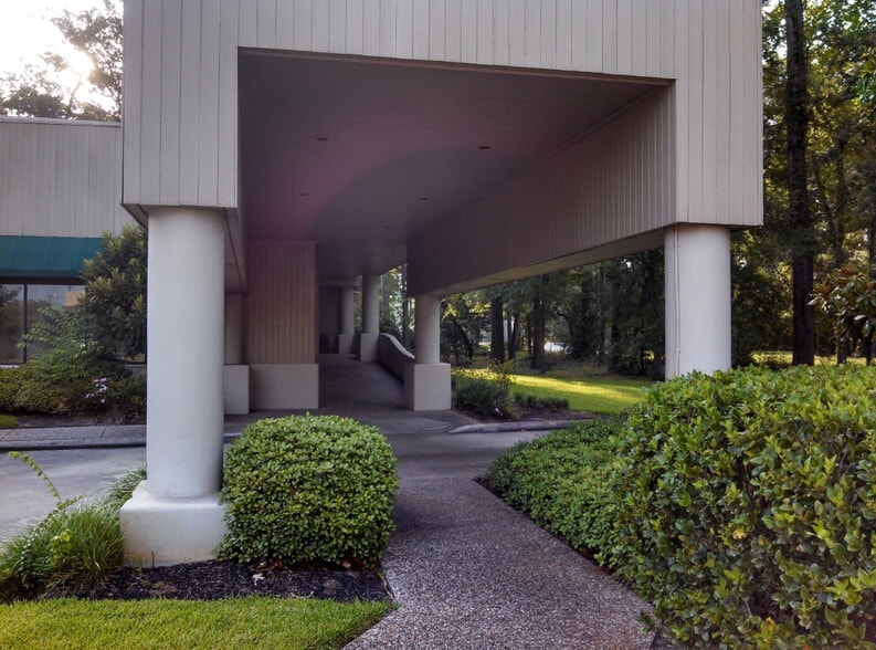 More Photos Of 1849 Kingwood Dr, Kingwood Office For Lease
