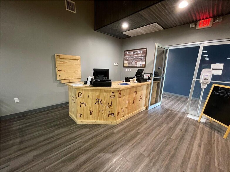 More Photos Of 1002 Victoria, Refugio Restaurant For Sale